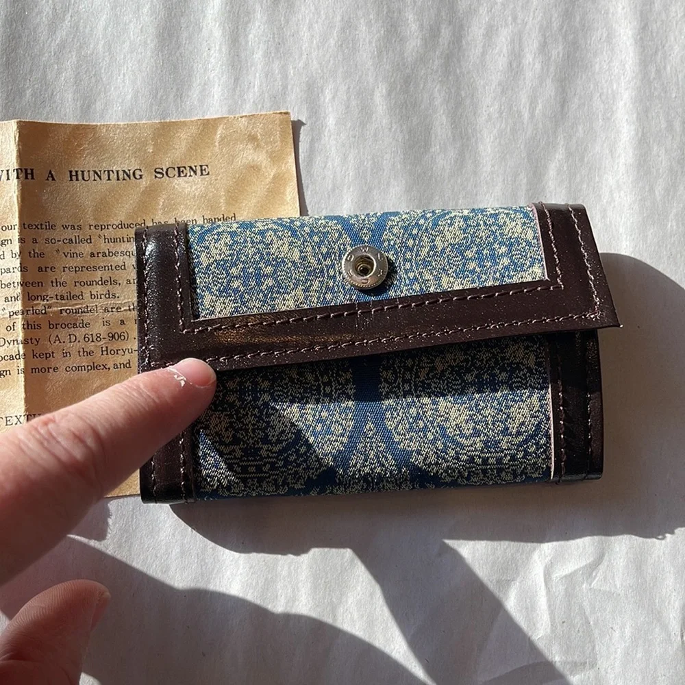 Key holder/wallet for woman. Vintage paperback. Tatsumura Textile co,